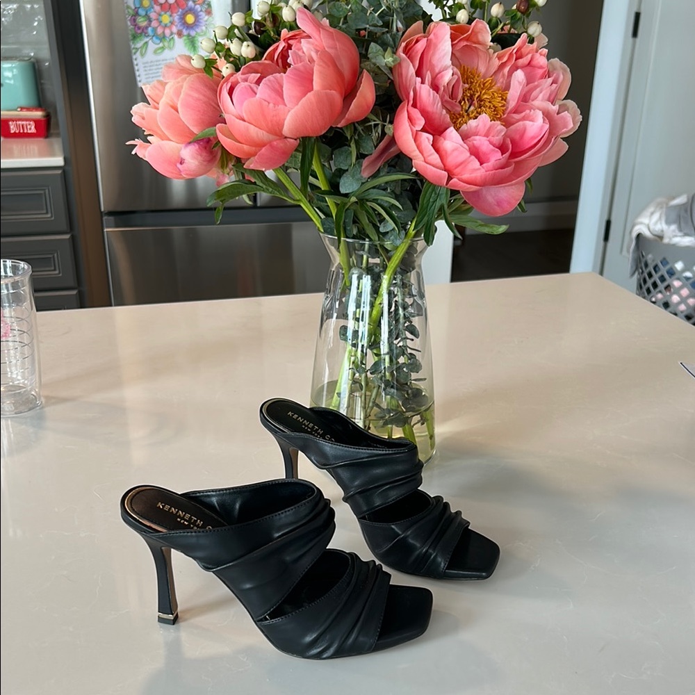 NWOT Kenneth Cole Stiletto Heels-black